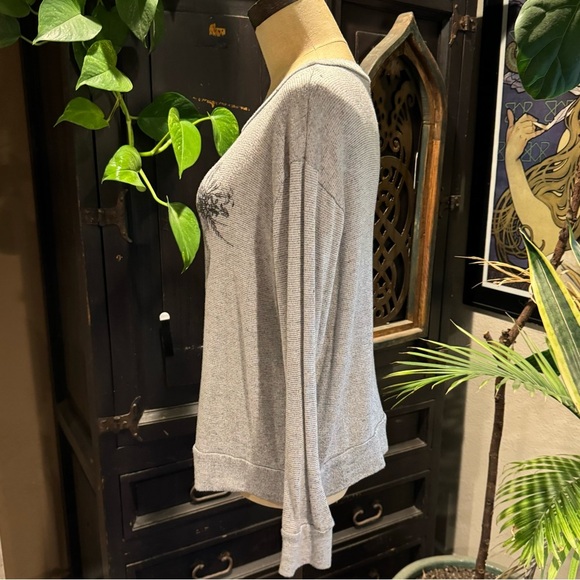 Revolve Daydreamer floral skull transfer print pull over top - Picture 8 of 15